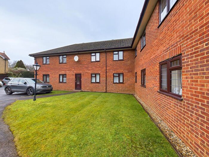 2 Bedroom Flat To Rent In Penn Court, St. Johns Road, Penn, High Wycombe, HP10