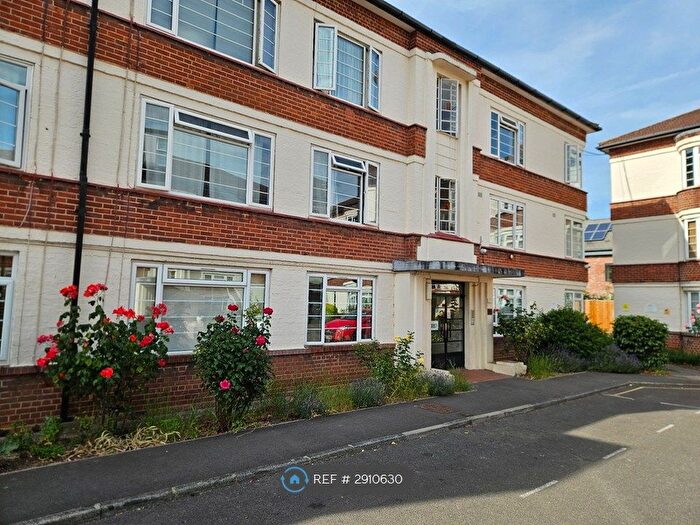 2 Bedroom Flat To Rent In Boston Manor Road, Brentford, TW8
