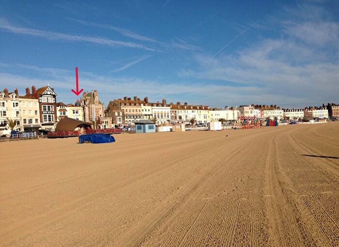 1 Bedroom Flat For Sale In Bond Street, Weymouth, DT4