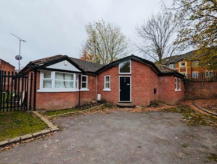 5 Bedroom Private Hall To Rent In Derby Road (a), Fallowfield, Manchester, M14