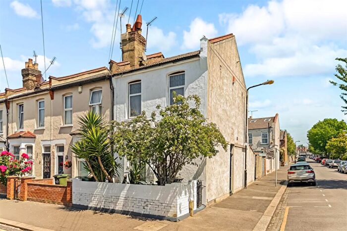 2 Bedroom End Of Terrace House To Rent In Chatham Road, Walthamstow, E17