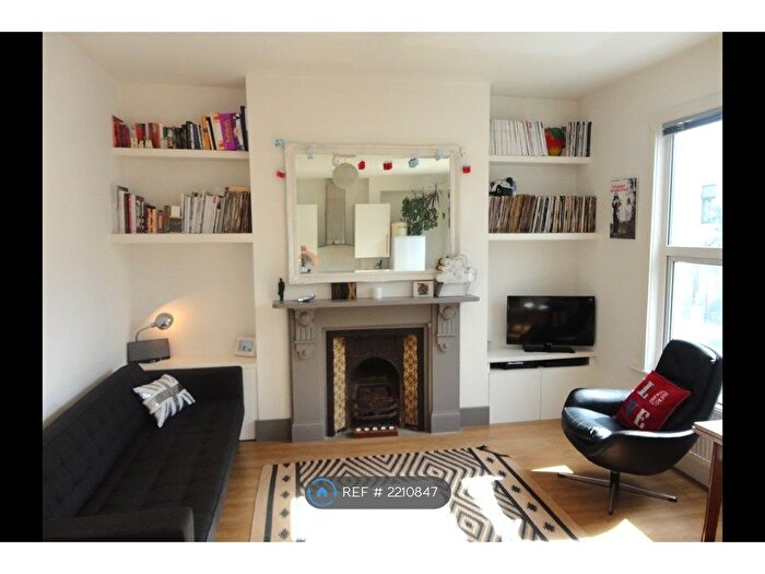 2 Bedroom Flat To Rent In Clapton, London, E5