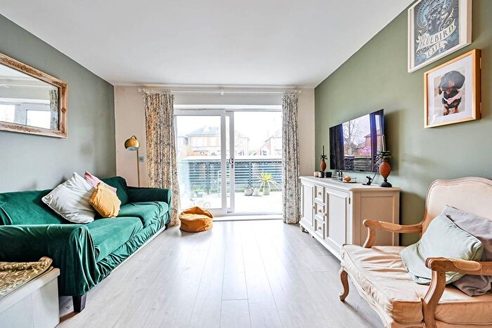 2 Bedroom Flat For Sale In Cricketers Wharf, Guildford, GU1