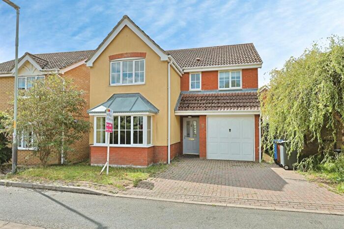 4 Bedroom Detached House For Sale In Thistle Close, Norwich, NR5