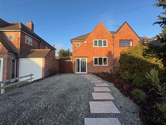 3 Bedroom Semi Detached House For Sale In Chiltern Avenue, Cosby, Leicester, LE9