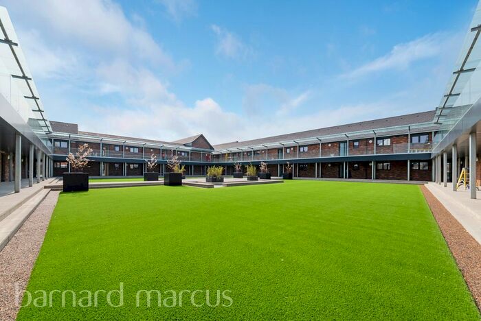 3 Bedroom Flat To Rent In Upper High Street, Epsom, KT17