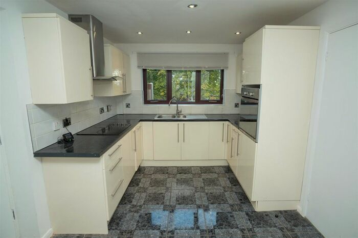 4 Bedroom Semi-Detached House To Rent In Ganton Close, Mapperley, Nottingham, NG3