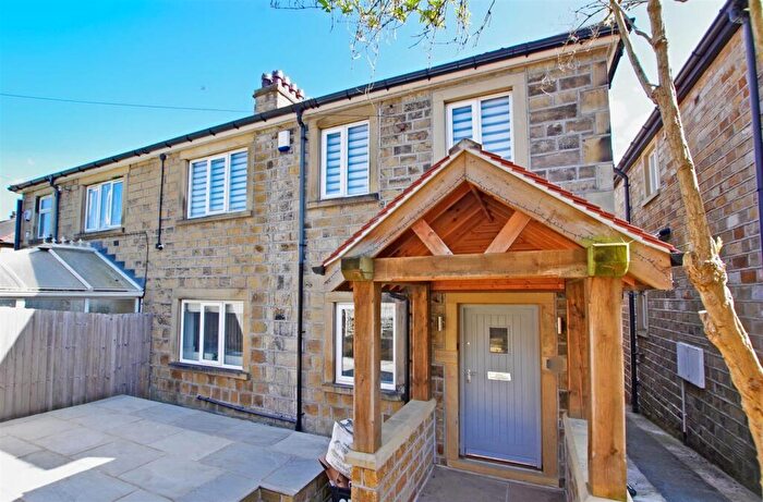 4 Bedroom Semi Detached House For Sale In Sunnybank Road, Greetland, HX4