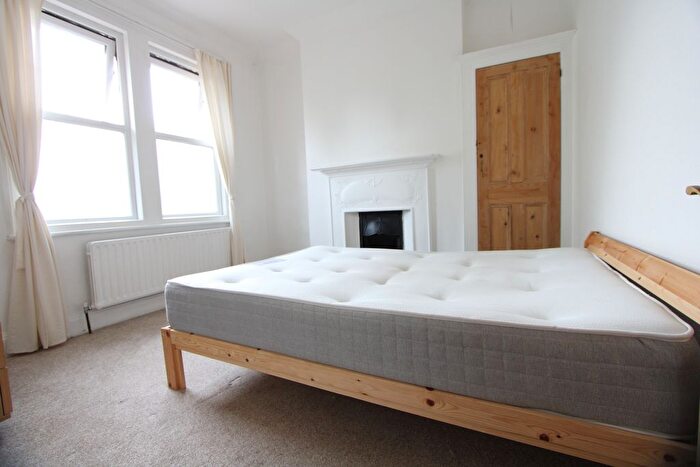 1 Bedroom Flat To Rent In London, SW16