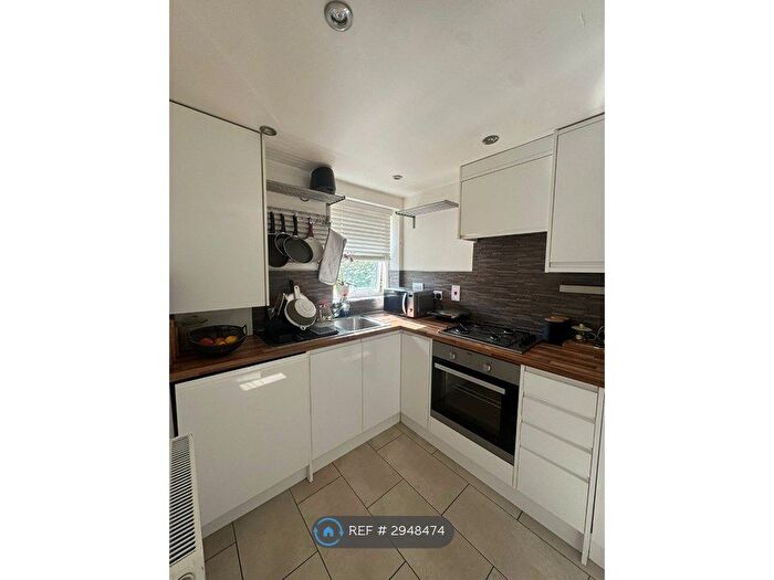 1 Bedroom Flat To Rent In Queens Road, Reading, RG1