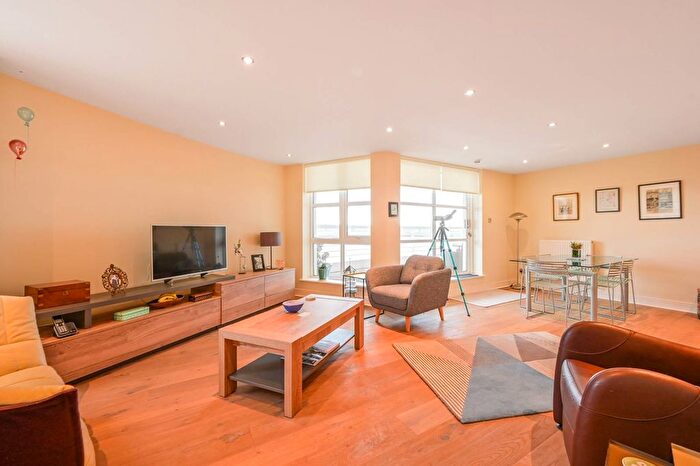 2 Bedroom Flat For Sale In Barrier Point Road, Silvertown, London, E16