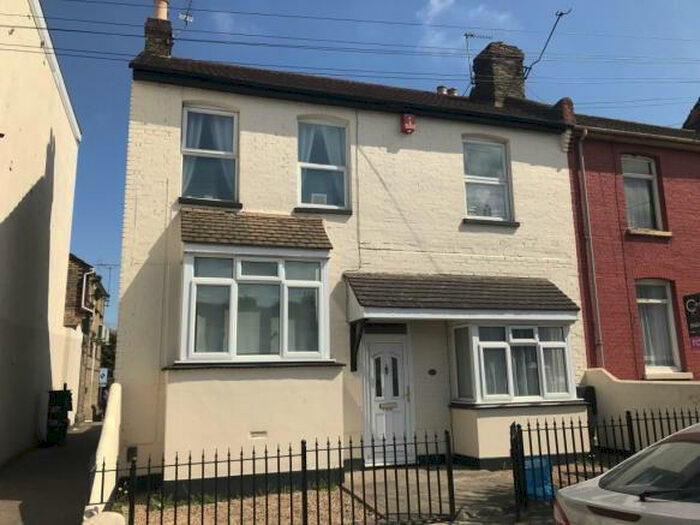 1 Bedroom Flat To Rent In Rock Avenue, Gillingham, Kent, ME7