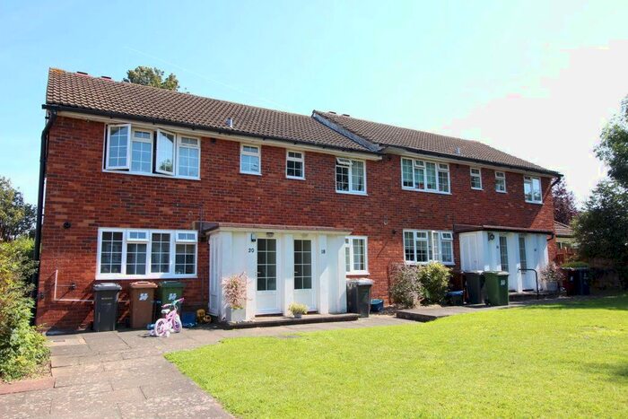 2 Bedroom Maisonette To Rent In The Pantiles, Bushey Heath, Bushey, WD23