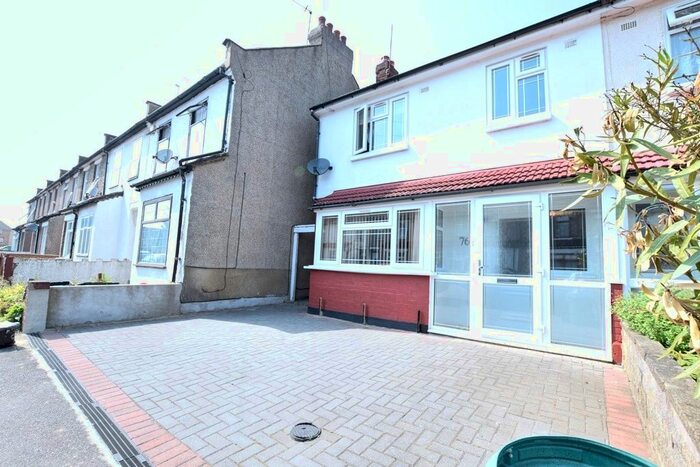 3 Bedroom End Of Terrace House To Rent In Roman Road, Ilford, IG1