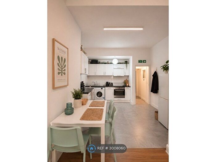 5 Bedroom Flat To Rent In St John Street, London, EC1V