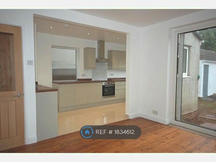 3 Bedroom Semi-Detached House To Rent In Bibury Crescent, Hanham, Bristol, BS15