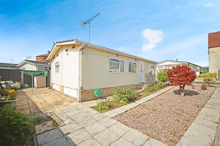 2 Bedroom Park Home For Sale In Wootton Hall, Wootton Wawen, Henley-In-Arden, B95