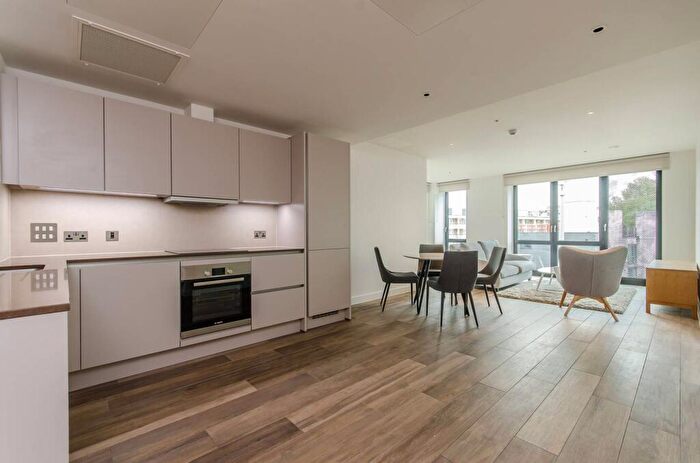 1 Bedroom Flat To Rent In Three Colts Lane, Bethnal Green, E2