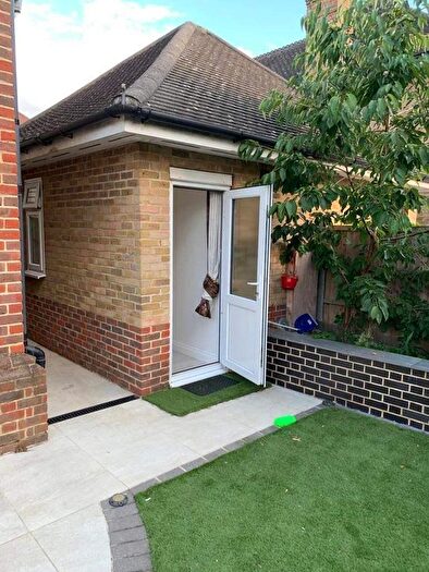 Studio To Rent In Fullwell Cross, Barking Side, Ilford, IG6