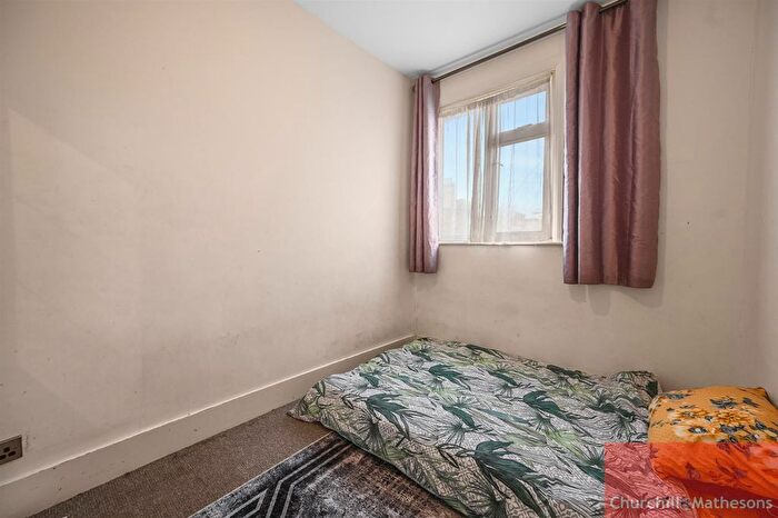 4 Bedroom Detached House For Sale In Tavistock Road, London, NW10