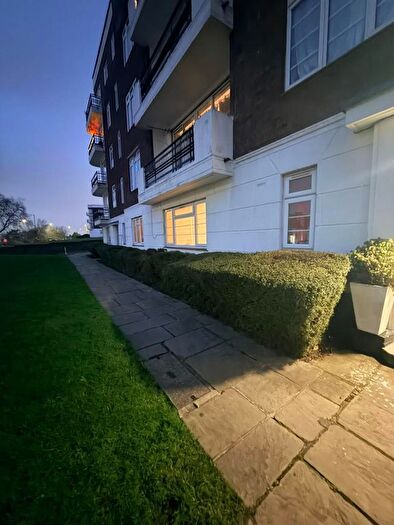 2 Bedroom Flat To Rent In Harp Island Close, London, NW2