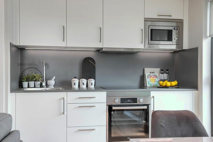 2 Bedroom Flat To Rent In Cranbrook Road, Ilford, IG1