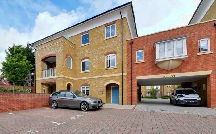 1 Bedroom Flat To Rent In High Road, London, N12