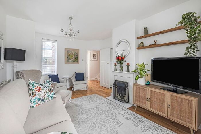 3 Bedroom End Terrace House For Sale In Lidiard Road, Earlsfield, London, SW18