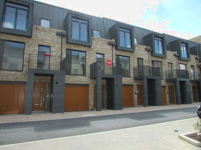 4 Bedroom Town House To Rent In Nicoll Circus, London, NW7