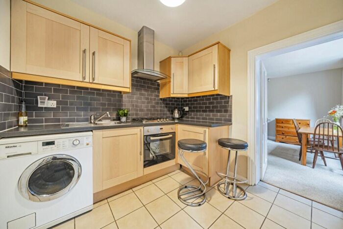 Flat To Rent In St. Johns Park, London, SE3