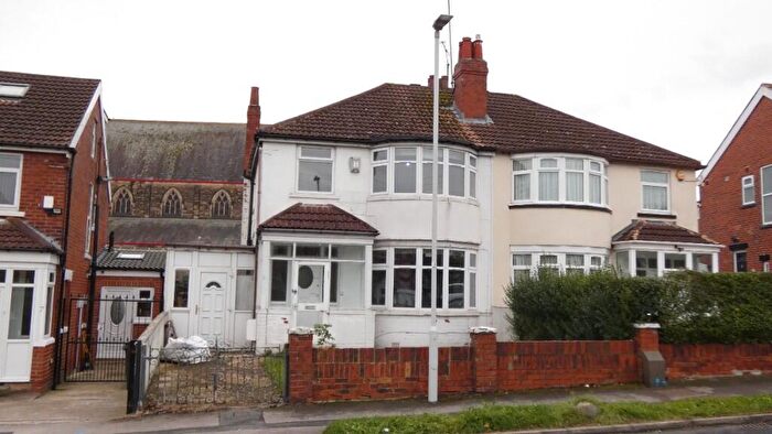 3 Bedroom Semi Detached House To Rent In St. Martins Avenue, Leeds, West Yorkshire, LS7