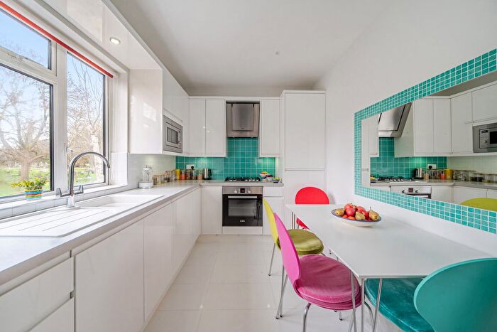 1 Bedroom Parking For Sale In Lionel Road North, Brentford, London, TW8