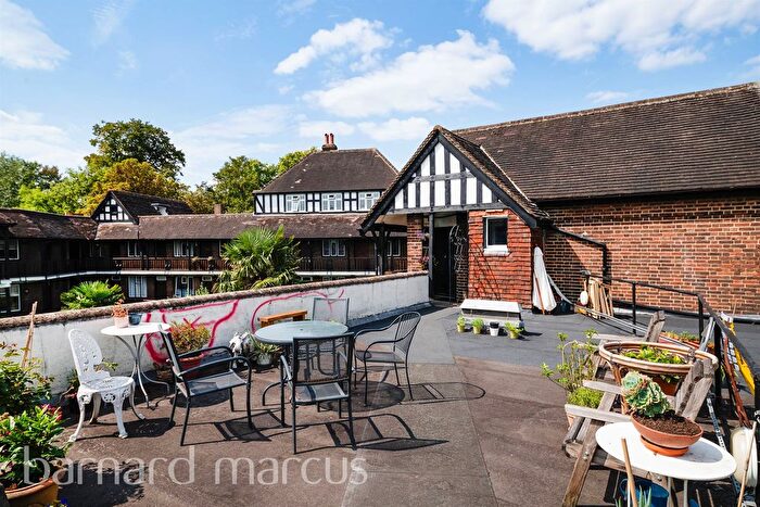 1 Bedroom Studio For Sale In Tudor Close, London, SW2