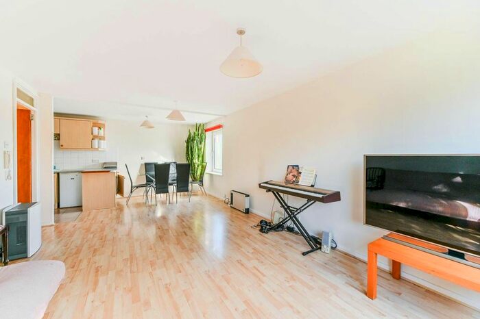 3 Bedroom Flat For Sale In , Penge, London, SE20