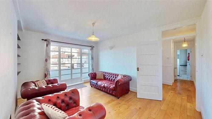2 Bedroom Flat For Sale In Hornsey Lane, Highgate, N6
