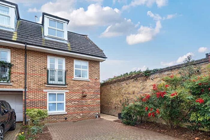 1 Bedroom Flat For Sale In North Place, Teddington, London, TW11