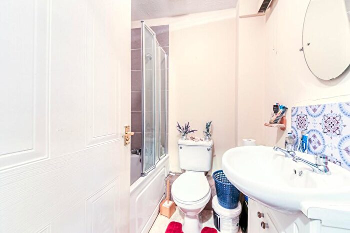 2 Bedroom Apartment For Sale In Whitstable Place, Croydon, CR0