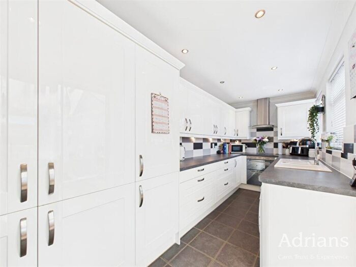 3 Bedroom Terraced House For Sale In Pines Road, CM1