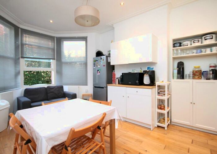 5 Bedroom Flat To Rent In Belmont Avenue, Haringey, N17
