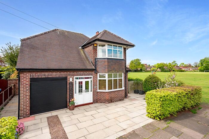 4 Bedroom Detached House For Sale In Selsey Avenue, Sale, M33