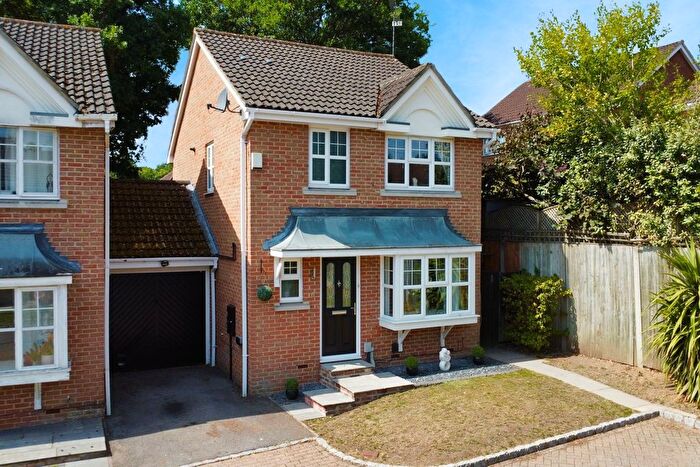 3 Bedroom Detached House For Sale In Martel Close, Camberley, GU15