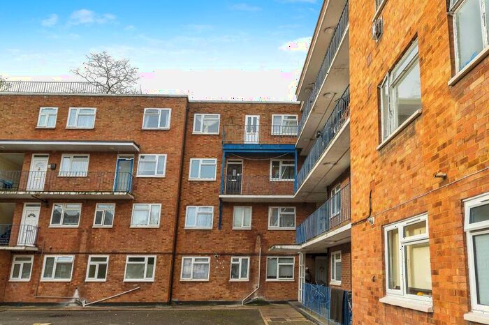 1 Bedroom Flat For Sale In High Street South, Dunstable, Bedfordshire, LU6