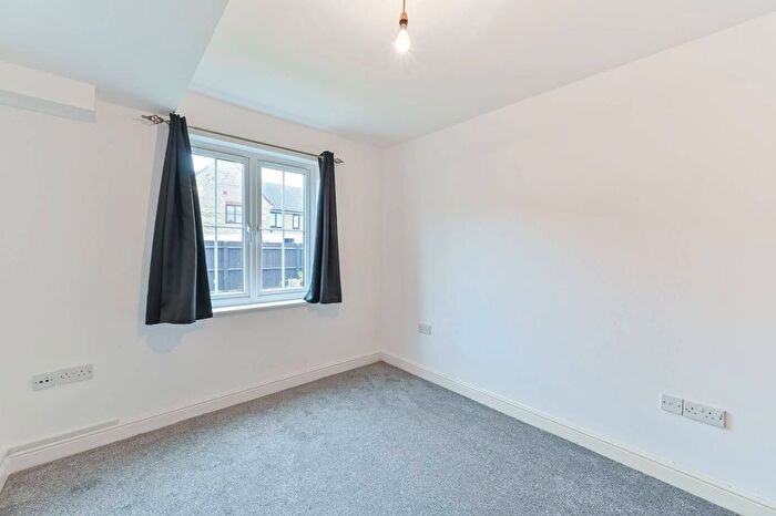 1 Bedroom Flat For Sale In Chestnut Grove, Penge, London, SE20