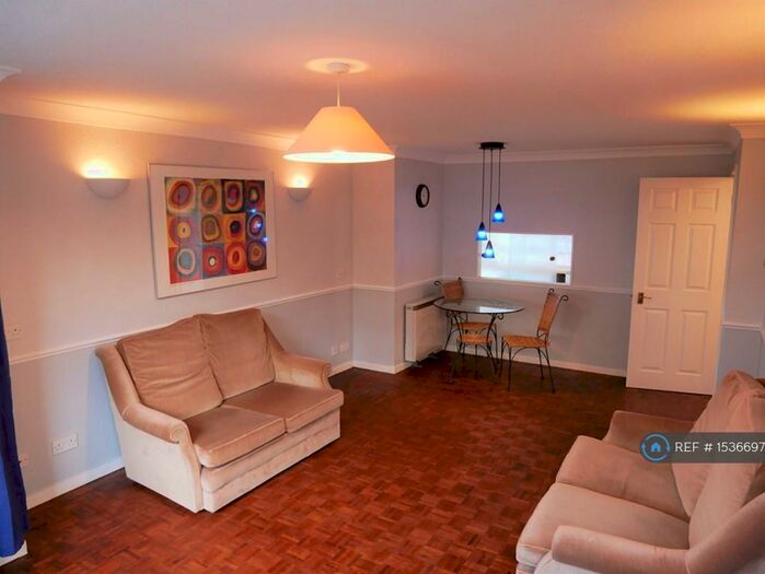 2 Bedroom Flat To Rent In Bassett Avenue, Southampton, SO16