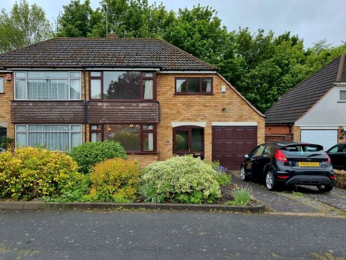 3 Bedroom Semi-Detached House To Rent In Sandhurst Ave, Pedmore, Stourbridge, DY9