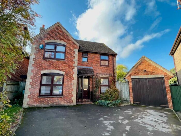 4 Bedroom Detached House For Sale In Robert Sparrow Gardens, Crowmarsh Gifford, OX10