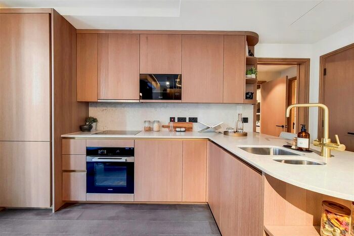 2 Bedroom Flat To Rent In Tcrw, Soho, London, W1F