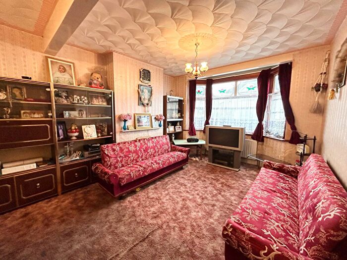 3 Bedroom Property To Rent In Reede Road, Dagenham, RM10