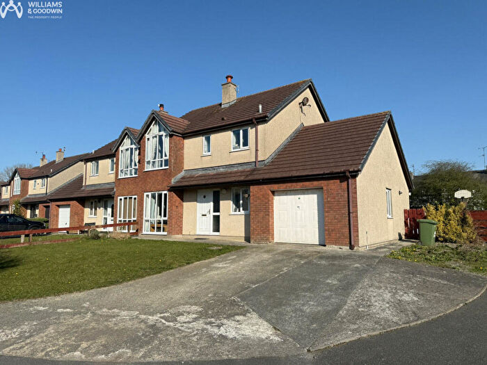 4 Bedroom Semi-Detached House For Sale In Bro Ednyfed, Llangefni, LL77