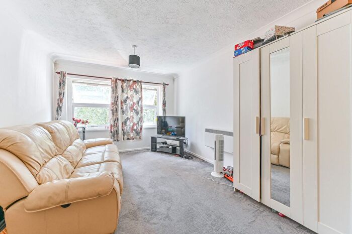 1 Bedroom Flat To Rent In Overton Road, Sutton, SM2